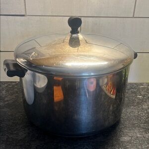 Farberware 8qt Stainless Steel Aluminum clad Stock Pot with Lid. SUNDAY GRAVY!!